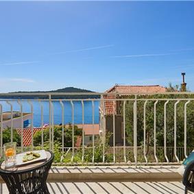 3 Bedroom Apartment with 2 Balconies near Dubrovnik Old Town, Sleeps 5-6